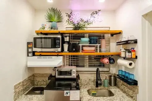 Stunning Little Havana Close to Airport, Calle Ocho, Brickell, Cruises,Wynwood and the Beaches - Free Parking photo 11
