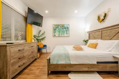 Stunning Little Havana Close to Airport, Calle Ocho, Brickell, Cruises,Wynwood and the Beaches - Free Parking photo 14