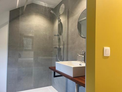 Koupelna v ubytování Les midis au vert - Le Pavillon - 5 personnes