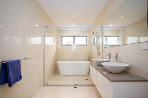 Un baño de Stylish, Spacious 5BR House at Franklin