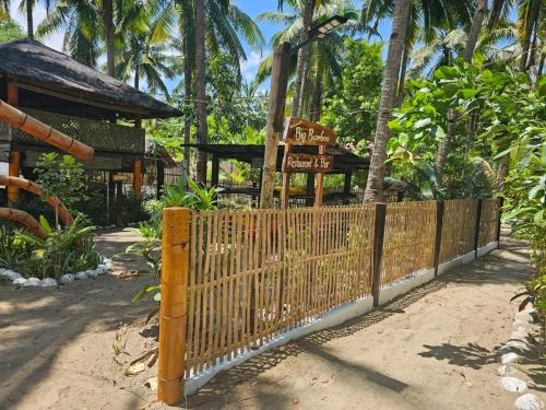 Zahrada ubytování Big BamBoo Beach Resort Sipalay