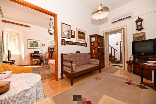 Seaside holiday house Trogir - 23608