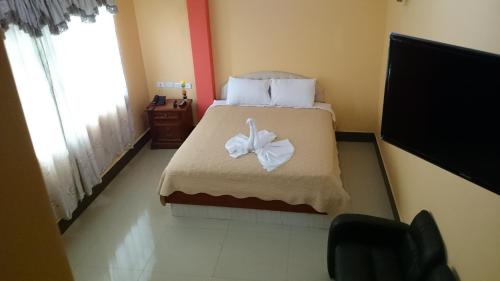 a bedroom with a bed with a white bow on it at Hotel Platinum Class in Nueva Loja