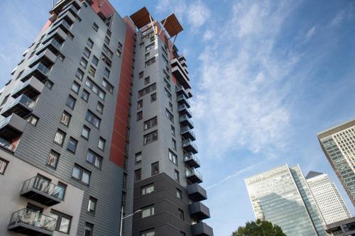 a tall building in a city with buildings at Luxury cosy apartment with stunning London skyline views! in London