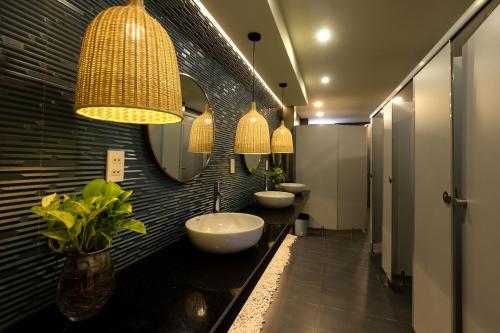 The Backpacker Hostel and spaにあるバスルーム