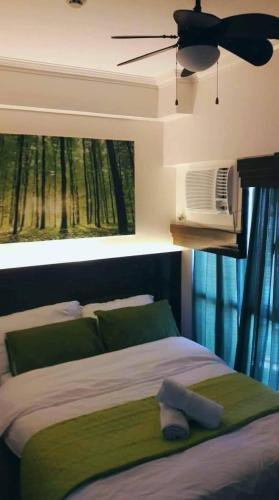 Postel nebo postele na pokoji v ubytování Tagaytay Prime Residence - STUDIO