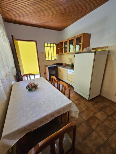 Dapur atau dapur kecil di Pousada na região de Extrema à 1 hora de Sp