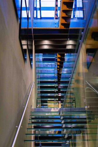 a staircase in a building with blue ceilings andwindows at Othelo Boutique Hotel Mexico in León