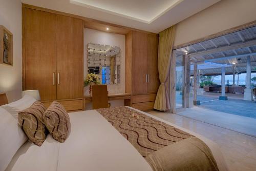 a bedroom with a large bed and a sliding glass door at Saba Villa by Sanga Sanga Hospitality in Saba