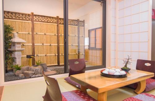 a dining room with a table and a large window at 青羽-柏檐 in Osaka