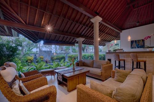 a living room with couches and a table at Saba Villa by Sanga Sanga Hospitality in Saba
