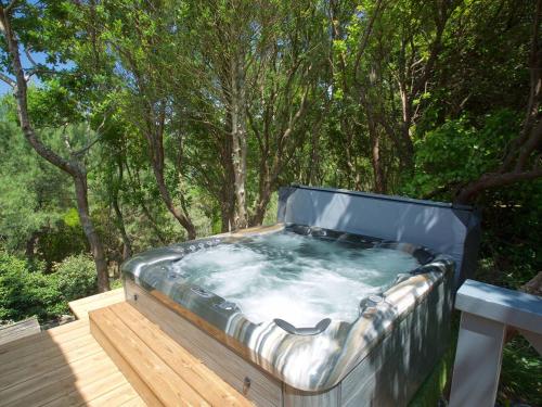 Photo de la galerie de l'établissement Villa entre lac et océan avec spa, jardin et air conditionné à Hossegor - FR-1-791-26, à Soorts-Hossegor