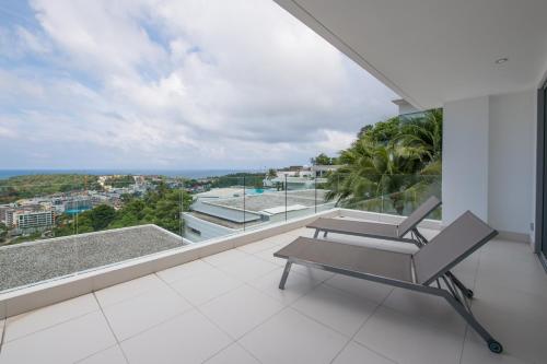 Un balcón o terraza de Kata Beach TheView luxurious Condonomium