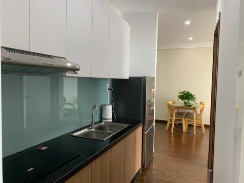 O bucătărie sau chicinetă la Căn hộ Du lịch Cho Nữ thuê Ở AN PHÚ THỊNH QUY NHƠN giá rẻ