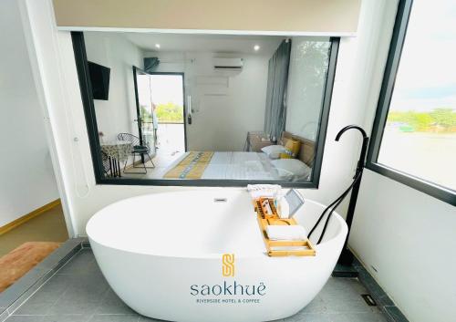 Imagen de la galería de Sao Khue Riverside Hotel & Coffee, en Sa Ðéc