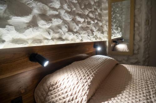 a bedroom with a bed and a mirror at Las Golondrinas Ayampe in Ayampe