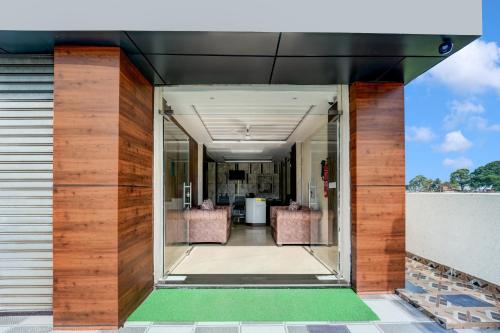 a view of the hallway of a house with glass doors at Super Townhouse La Vista in Rānchī