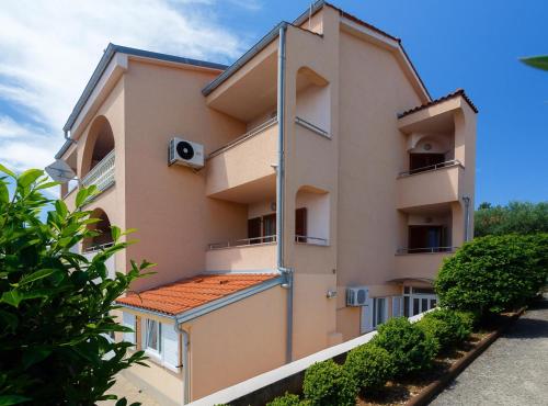 Comfortable and Sunny Krk Apartment