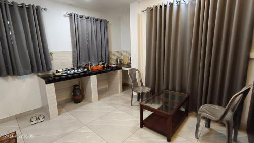 Kuchyň nebo kuchyňský kout v ubytování Aroma Serviced Villa Cochin