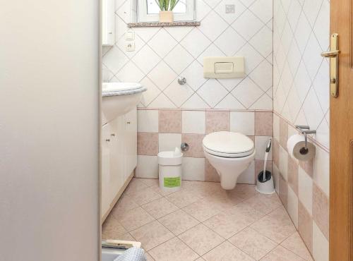 Koupelna v ubytování Peaceful Nature Retreat Near Krk Town with BBQ and Parking