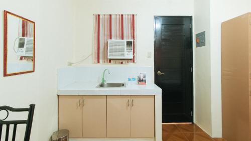 Fotografie z fotogalerie ubytování RedDoorz @ FDB Homes Nueva Ecija v destinaci Maria Aurora