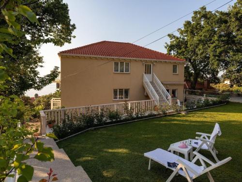 Apartments Belenum - Double Room with Balcony and Sea View no 2