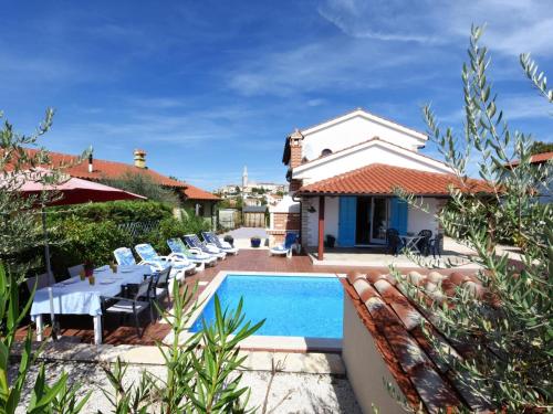 Villa in Vi njan with Private Pool and Garden