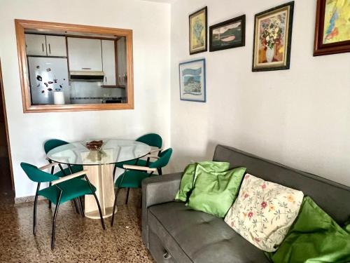 a living room with a couch and a glass table at Apartamento Bonalba, Golf, Playas y Piscinas in Mutxamel