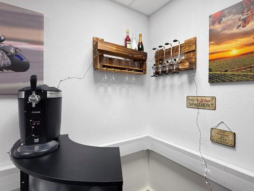 a room with a table and some bottles on the wall at Gruppenfreundl Komfort Apt für 18 im Zentrum Stuttgarts in Stuttgart