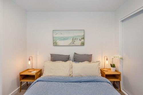 Postel nebo postele na pokoji v ubytování The Alpha Nest Stylish 1BR in Central Wellington