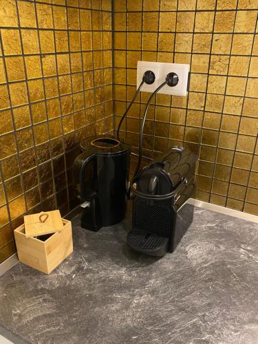 a coffee maker sitting in a corner of a bathroom at Vienna Luxury Dream Home in Vienna