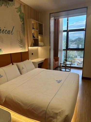 a bedroom with a large bed in a hotel room at Dequan Luxury Hotel CBD BranchCoffee, fruits, snacks, a gym and a laundry room are provided for free in the lobby in Beijing