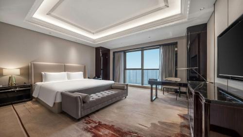 Ένα ή περισσότερα κρεβάτια σε δωμάτιο στο Crowne Plaza Chengdu Tianfu New Area by IHG