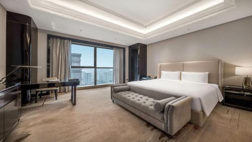 Ένα ή περισσότερα κρεβάτια σε δωμάτιο στο Crowne Plaza Chengdu Tianfu New Area by IHG