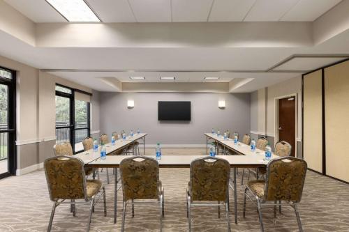 a conference room with a long table and chairs at La Quinta by Wyndham Newark - Elkton in Elkton