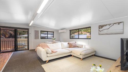 Area soggiorno di Sunshine Cottage Umina Beach