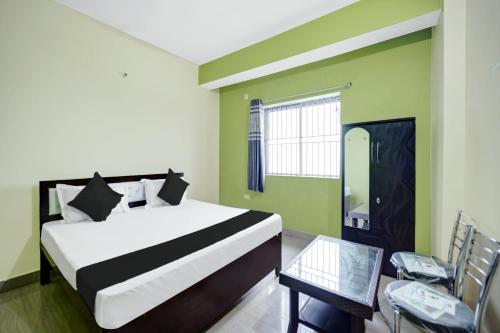 Ένα ή περισσότερα κρεβάτια σε δωμάτιο στο HOTEL STAR INN -Travel Like Local