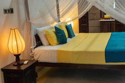 Un pat sau paturi într-o cameră la The Oya by Arunalu Leisure