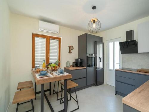 Charming House with Jaccuzi,Terrace,Lounge Area