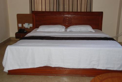 Ένα ή περισσότερα κρεβάτια σε δωμάτιο στο Silver Paradise Hotel