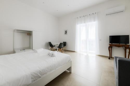 Tofa Apartments By Dimorra