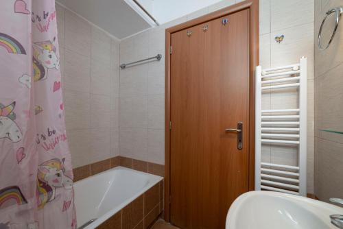 3BA next to metro and Athens city center with view