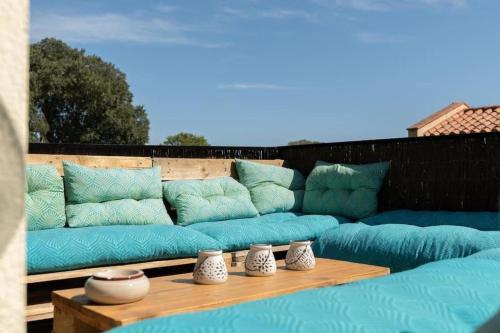 a couch sitting on top of a wooden table at Appartement rénové, charme naturel et authenticité au cœur du village in Sorède