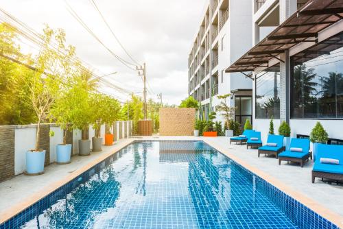 Piscina en o cerca de Maikhao Hotel, Phuket