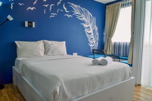 Postel nebo postele na pokoji v ubytování Nice and Cozy Studio at Paddington Heights Apartment By Travelio