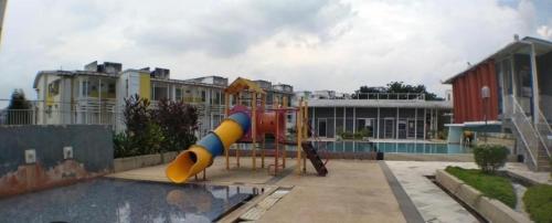 Πισίνα στο ή κοντά στο NR Crescent Homestay