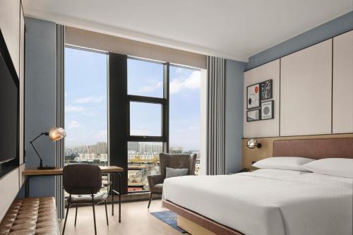 Ένα ή περισσότερα κρεβάτια σε δωμάτιο στο Four Points by Sheraton Datong Pingcheng