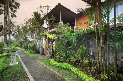a house with a garden and a walkway at Kanaka Villas by Prabha in Tampaksiring