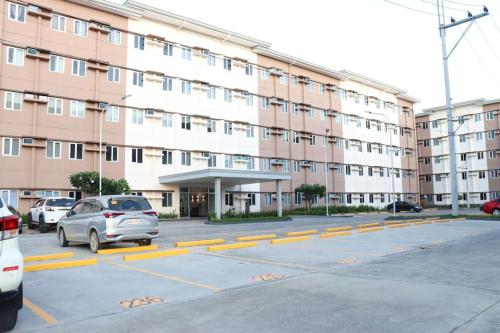 a parking lot in front of a large building at Villa Wahls Stay in Marilao