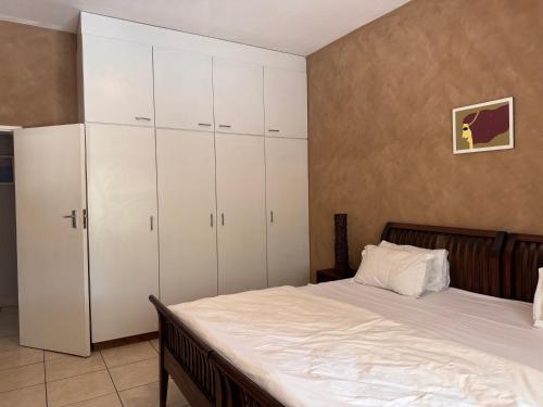 Katil atau katil-katil dalam bilik di Stern self catering apartments